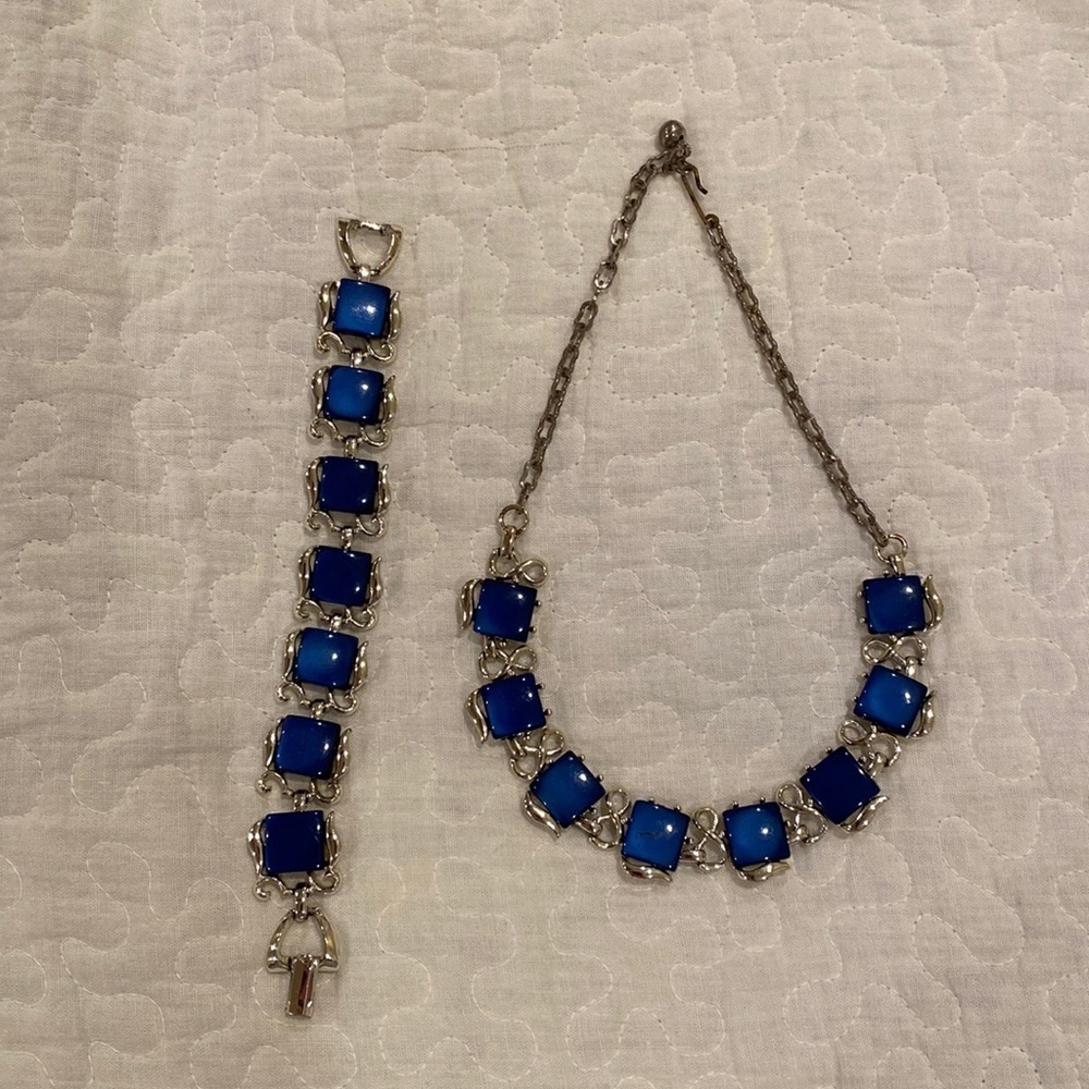 Necklace bracelet set